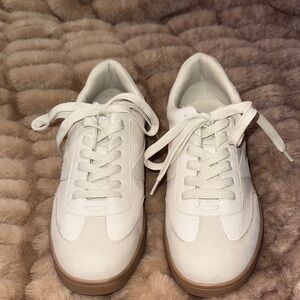 Women’s Dolce Vita® Voyage cream sneakers, tennis shoes, sz 9.5